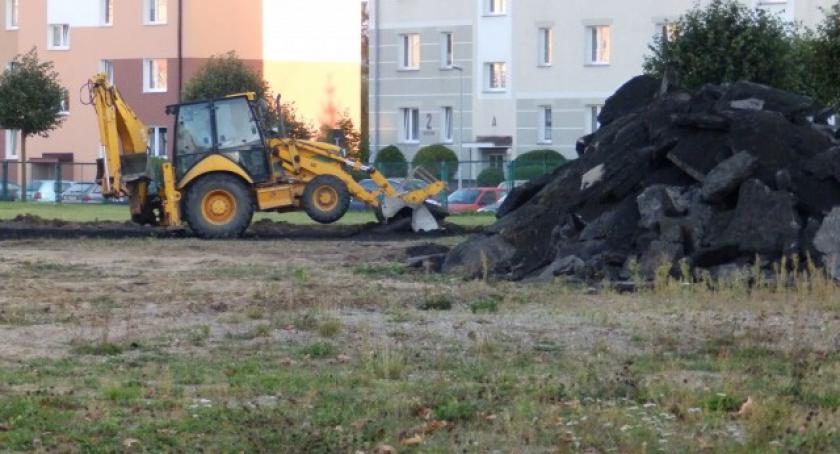 W końcu. Ruszyła budowa boiska lekkoatletycznego