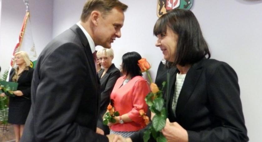 Gratulacje, nagrody i podziękowania dla nauczycieli. Uroczysta sesja z okazji Dnia Edukacji Narodowej
