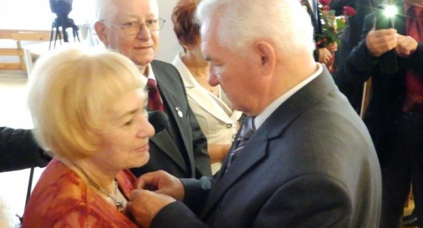 Garczyn. Odznaczenia dla aktywnych i doskonała zabawa. Powiatowe obchody Dnia Seniora