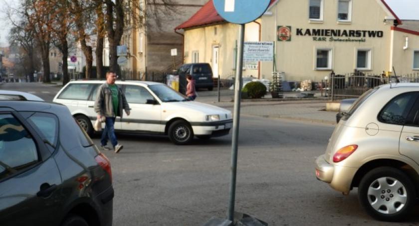 Zmiana organizacji ruchu w Kościerzynie. Jak dotrzeć na cmentarz?