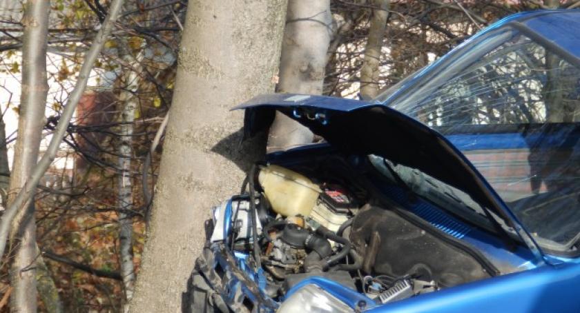 Wypadek podczas wyprzedzania. Jedna osoba trafiła do szpitala