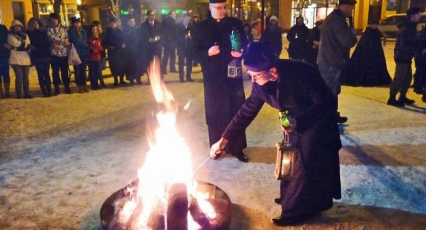 Betlejemskie Światełko Pokoju dziś dotrze do Kościerzyny