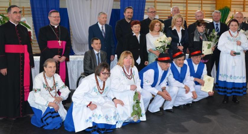 Pomagają innym - zostali uhonorowani medalami 