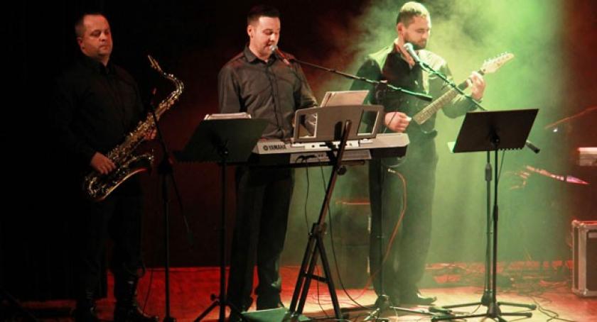 Prezentacja zespołów dancingowych i weselnych
