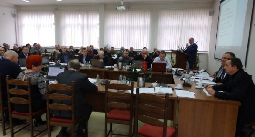 Radni gminy Kościerzyna grają na zwłokę? Seniorzy są rozczarowani 