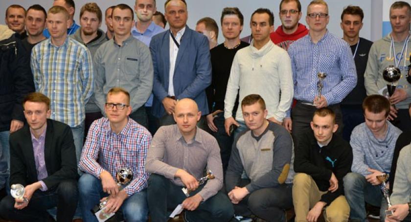 Kościerska halówka podsumowana - Zajazd Leśny Dworek z pucharem mistrzów