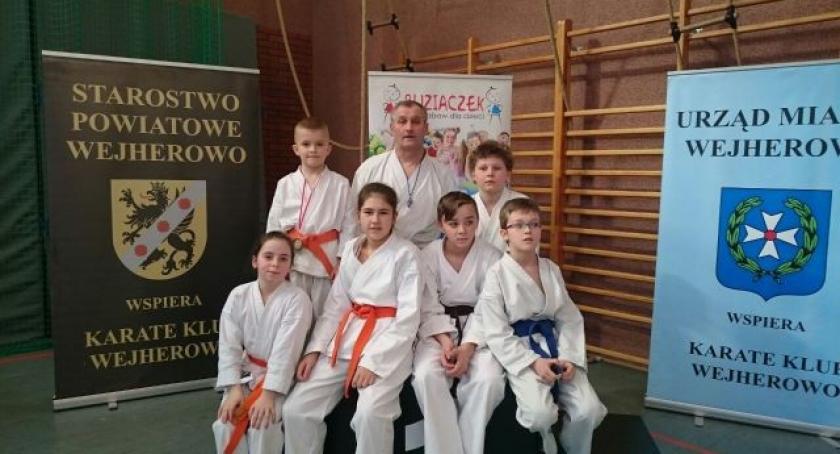Dziesięć medali dla kościerskich karateków na turnieju w Wejherowie