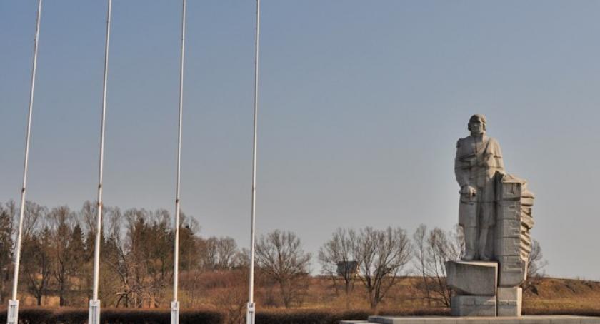 Kościerzyna. Nowy projekt otoczenia pomnika Józefa Wybickiego