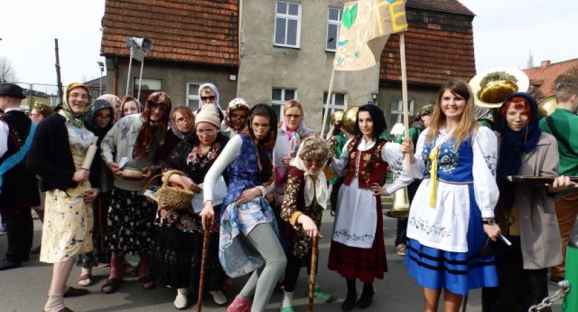 Dzień Ekonomika za nami. Ulicami Kościerzyny przeszedł barwny korowód 