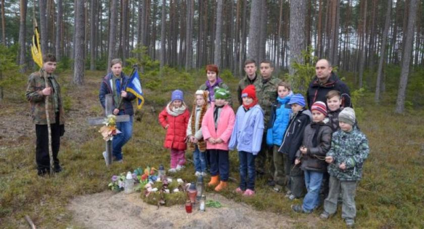 Śladami historii małej Ojczyzny - biwak 23. Drużyny Harcerskiej z Łubiany