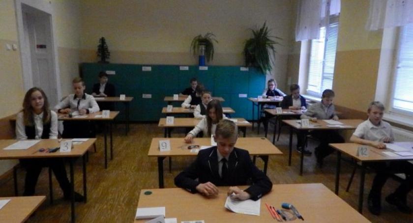Szóstoklasiści zdają egzamin w nowej formule