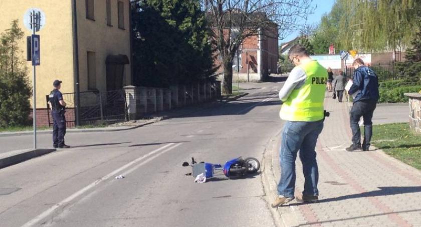 Kościerzyna. 83-latek na hulajnodze elektrycznej zaatakowany przez psa