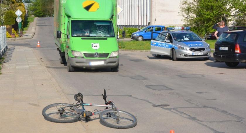 Kościerzyna. Rowerzysta zderzył się z samochodem dostawczym
