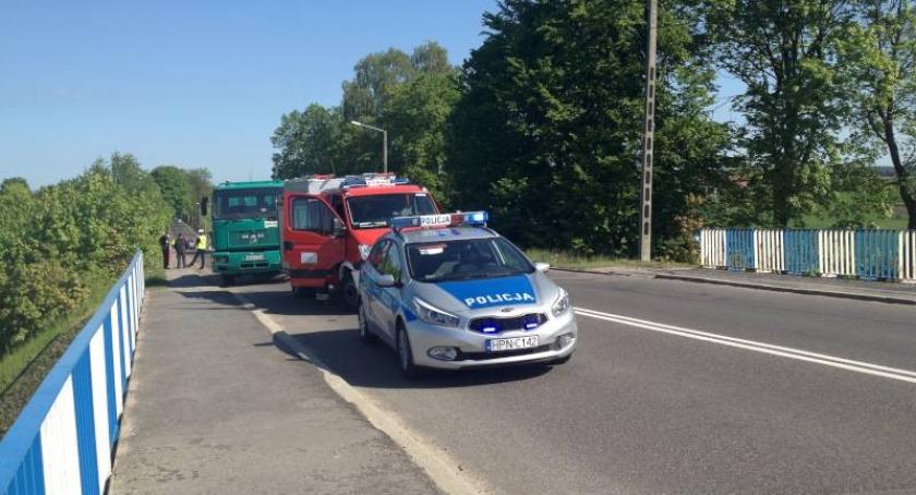 Policja: 25-latka wbiegła pod jadącą ciężarówkę