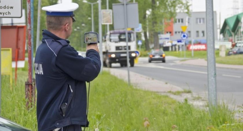 Nowy Klincz. Pędził przez teren zabudowany - stracił prawo jazdy