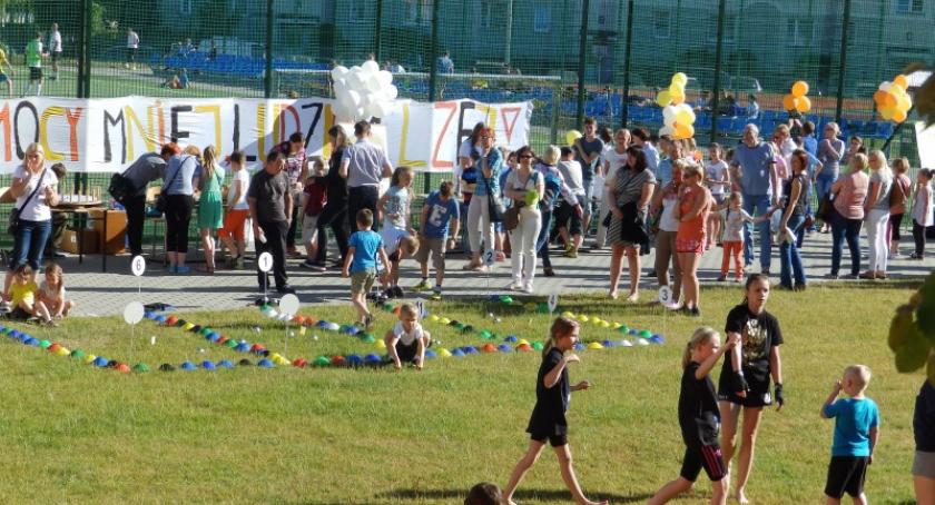Kościerzyna. Występy artystyczne, zabawy sprawnościowe i gry zespołowe, czyli festyn w ZSP nr 1