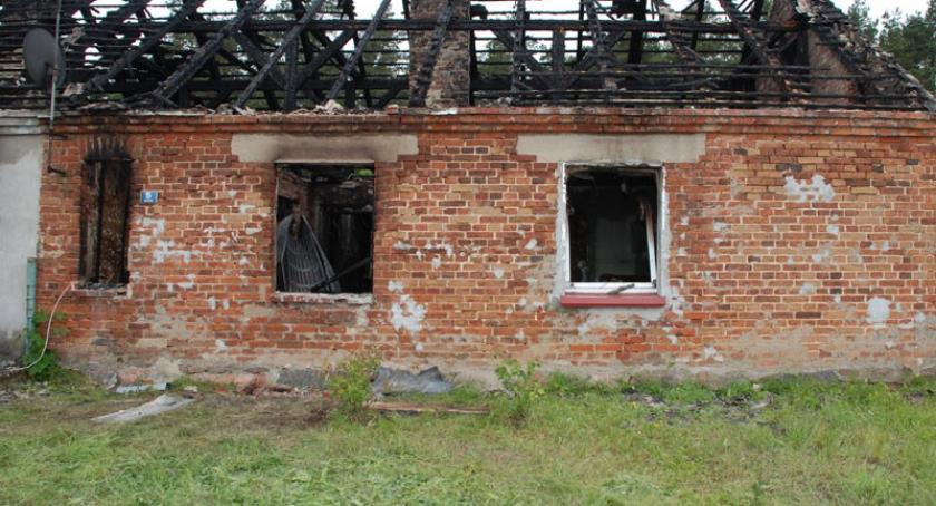 Góra. Spłonął budynek mieszkalny - dwie rodziny bez dachu nad głową