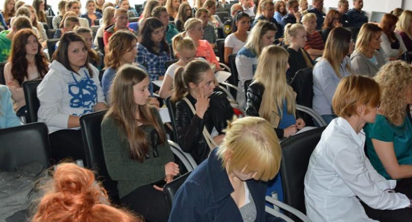 Debatowali z młodzieżą o bezpieczeństwie w wakacje 