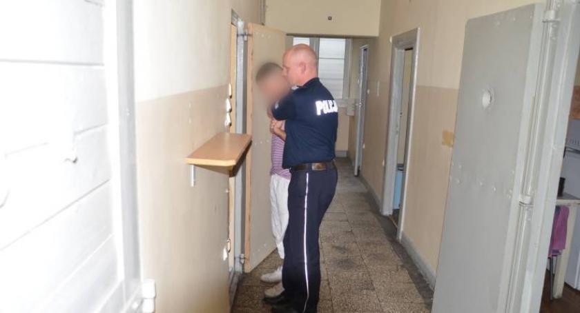 Wywołał alarm bombowy w sądzie, bo dostał zlecenie z więzienia