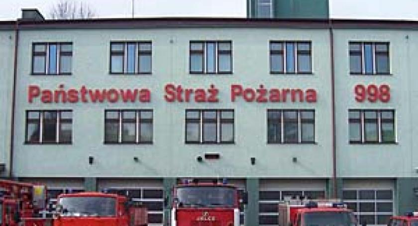 Ktoś podpalił meble w lesie