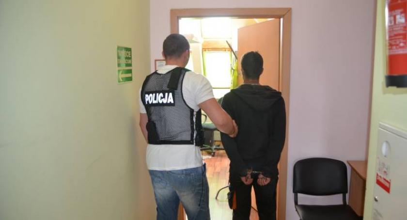 Trzech młodych mężczyzn odpowie za zniszczenie ogrodzenia