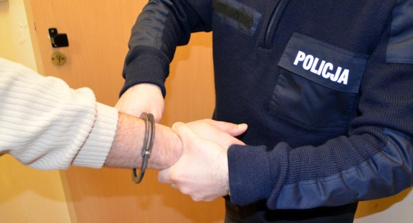 Zaliczone drzewo, próba ucieczki, prędkość - czterech pijanych kierowców zatrzymanych