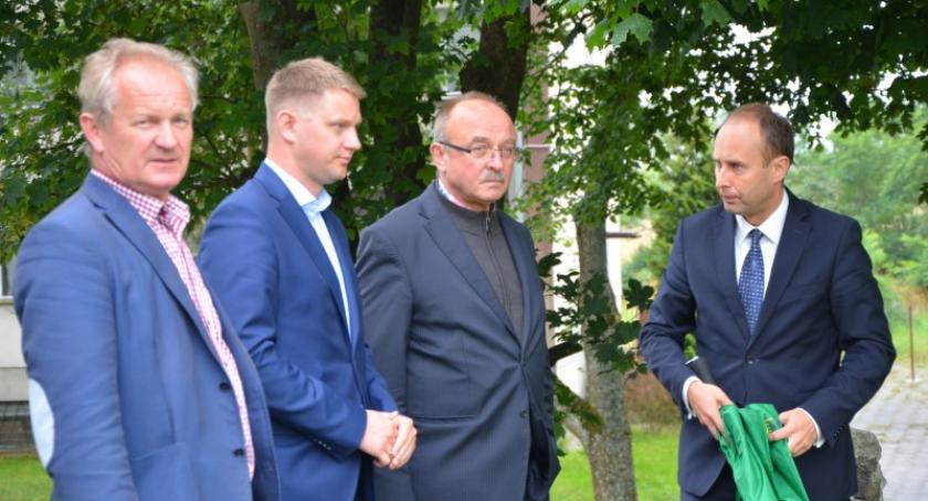 Wicemarszałek obejrzał przyszłą siedzibę PODRu w Lubaniu