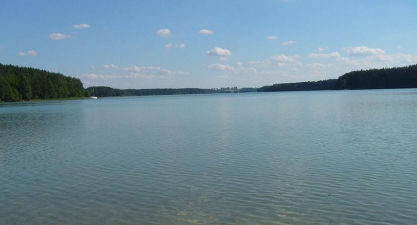 Zostawił rzeczy na plaży, poszedł popływać i ślad po nim zaginął 