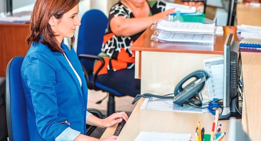 Sprawdź, ile kościerskie samorządy wydają na urzędników