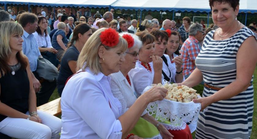 Wysin. Dzieli się chlebem i świętowali 