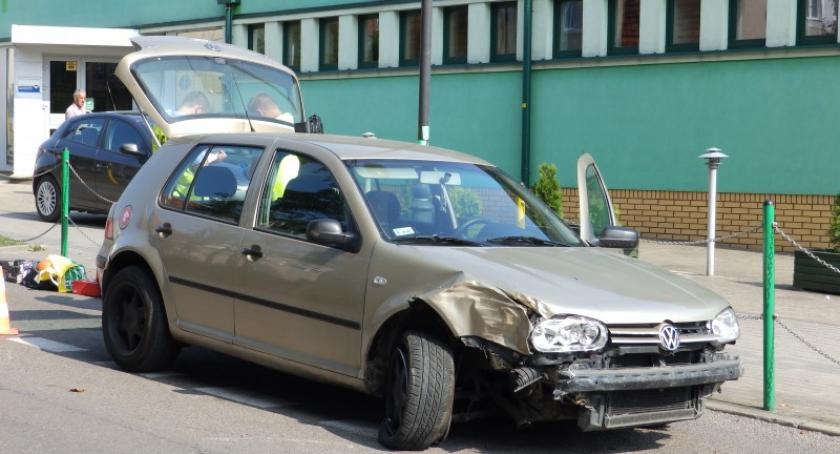 Wypadek w Kościerzynie. Samochód uderzył w drzewo