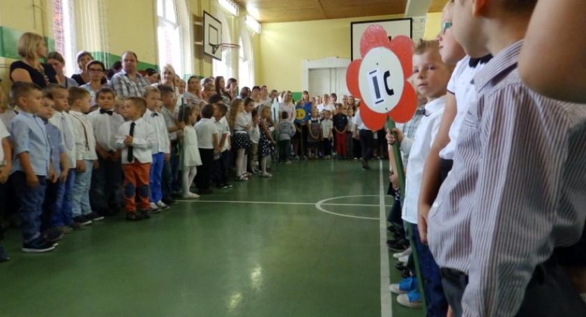 Rok szkolny 2015/2016 rozpoczęty. Uczniowie wrócili do odnowionych szkół