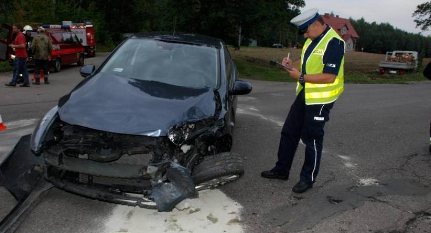 Włączała się do ruchu, nie ustąpiła pierwszeństwa i spowodowała wypadek