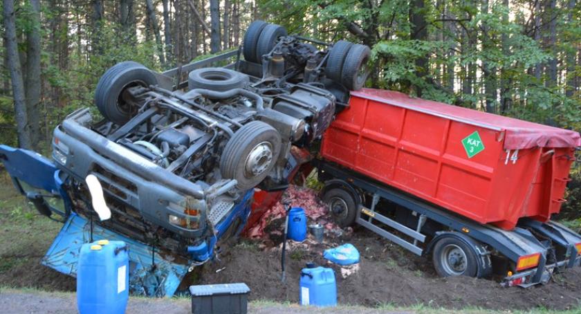 Łubiana - Korne. Ciężarówka wypadła z drogi na K20 