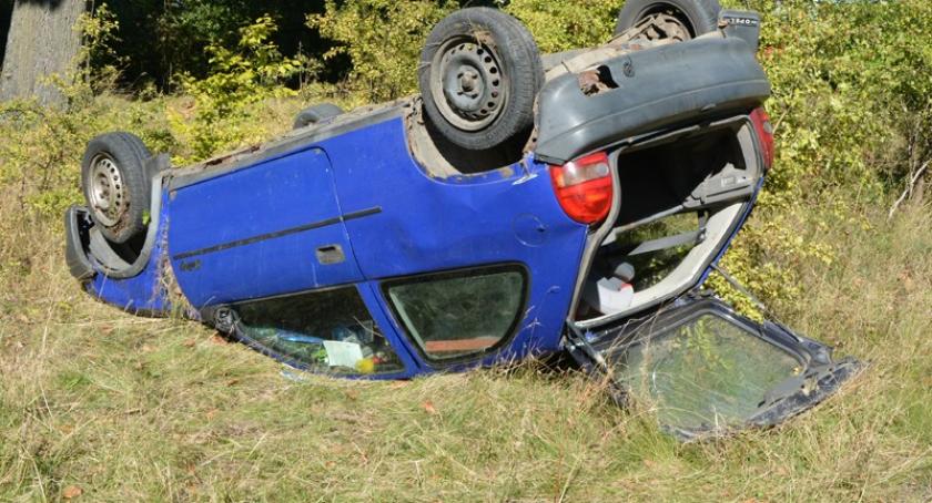 Kościerzyna. Opel wypadł z drogi 