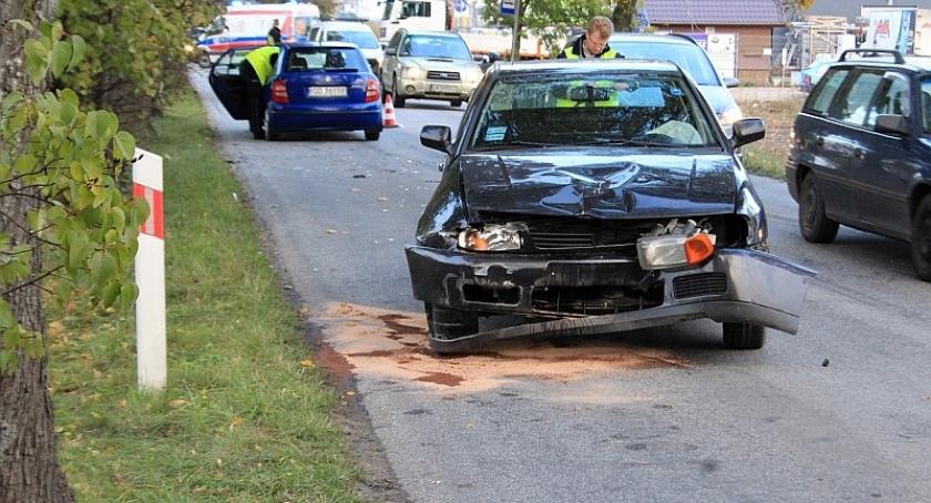 Nowa Karczma. Volkswagen uderzył w samochód dostawczy