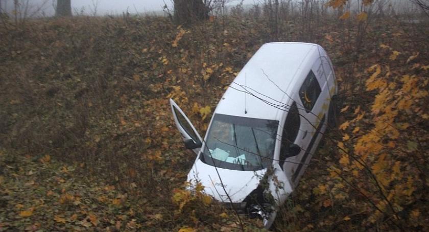 Grabowo Kościerskie. Citroen wpadł do rowu