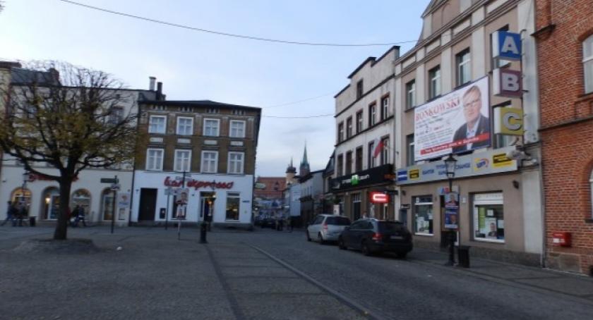 Strażnicy wyręczają komitety wyborcze w usuwaniu plakatów?