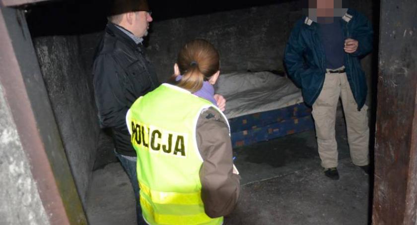 Kościerzyna. Policjanci kontrolują miejsca przebywania bezdomnych