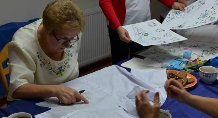 W Łubianie trwa kurs haftu kaszubskiego 