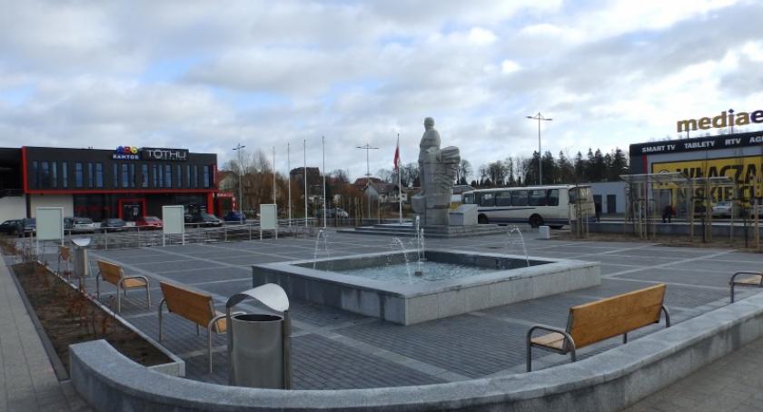 Kościerzyna. Plac wokół pomnika Józefa Wybickiego w nowej odsłonie
