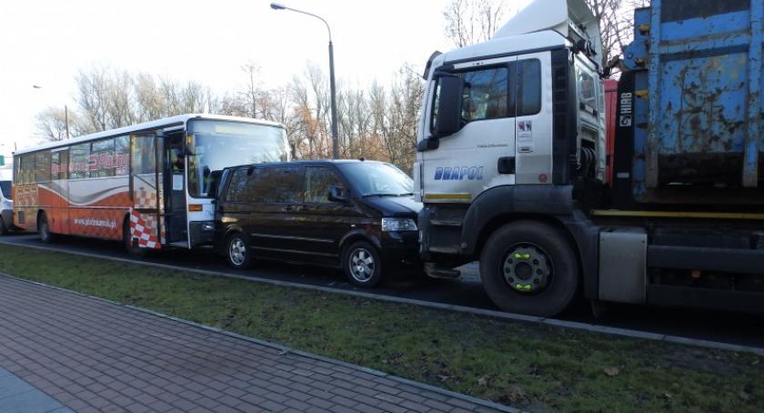 Karambol w centrum Kościerzyny. Jedna osoba trafiła do szpitala