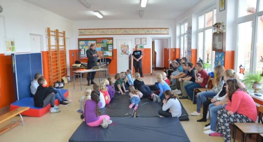 Harcerski biwak pod znakiem historii i andrzejkowych wróżb