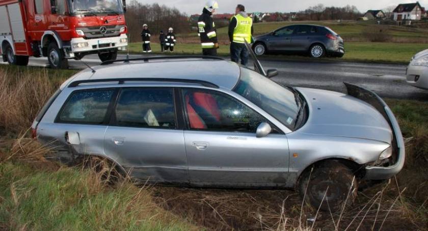 Skorzewo. Audi wypadło z drogi 