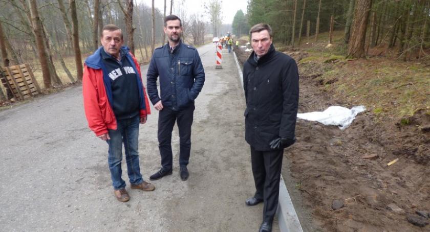 Gmina Karsin. Nowy ciąg pieszo - jezdniowy, miejsca parkingowe i oświetlenie