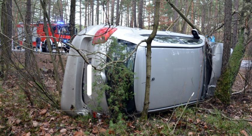 Dachowanie na K20 - cztery osoby trafiły do szpitala 