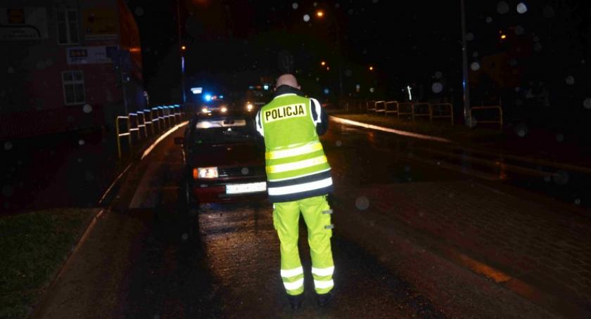 Święta na drogach - cztery wypadki i kierujący na podwójnym gazie 