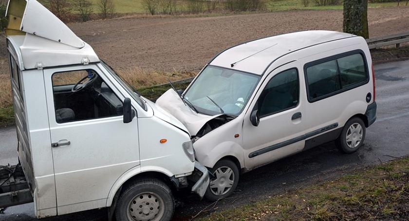 Sarnowy. Czołówka dwóch pojazdów - są osoby ranne 