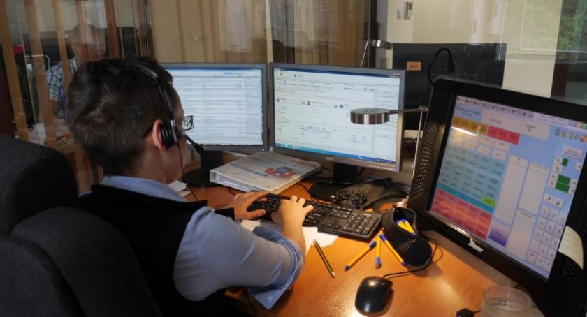 Halo, 112? Proszę natychmiast przysłać policję - zgubiłem pilota do telewizora!