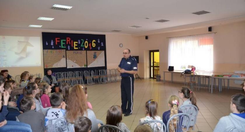 Kościerzyna. Policjanci z wizytą na zimowisku 